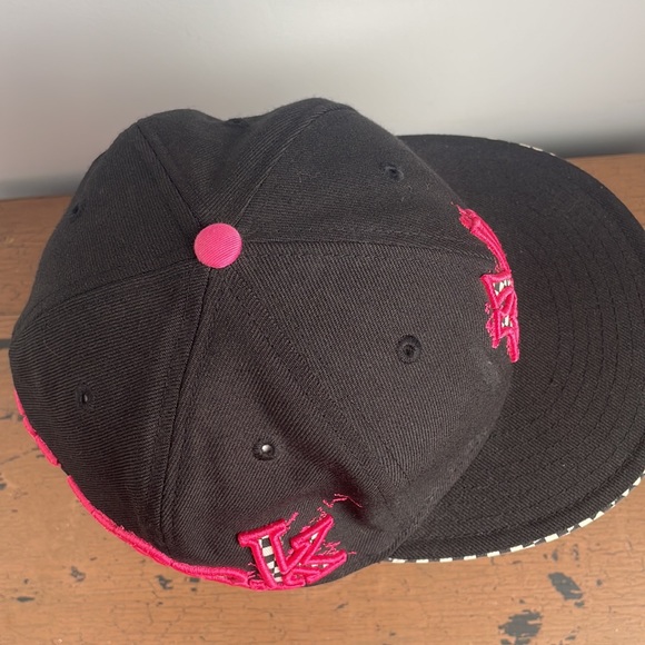 🔥5/$20🔥New York Yankees New Era 59Fifty Hat Black Pink Size 7 1/4 - Picture 4 of 10